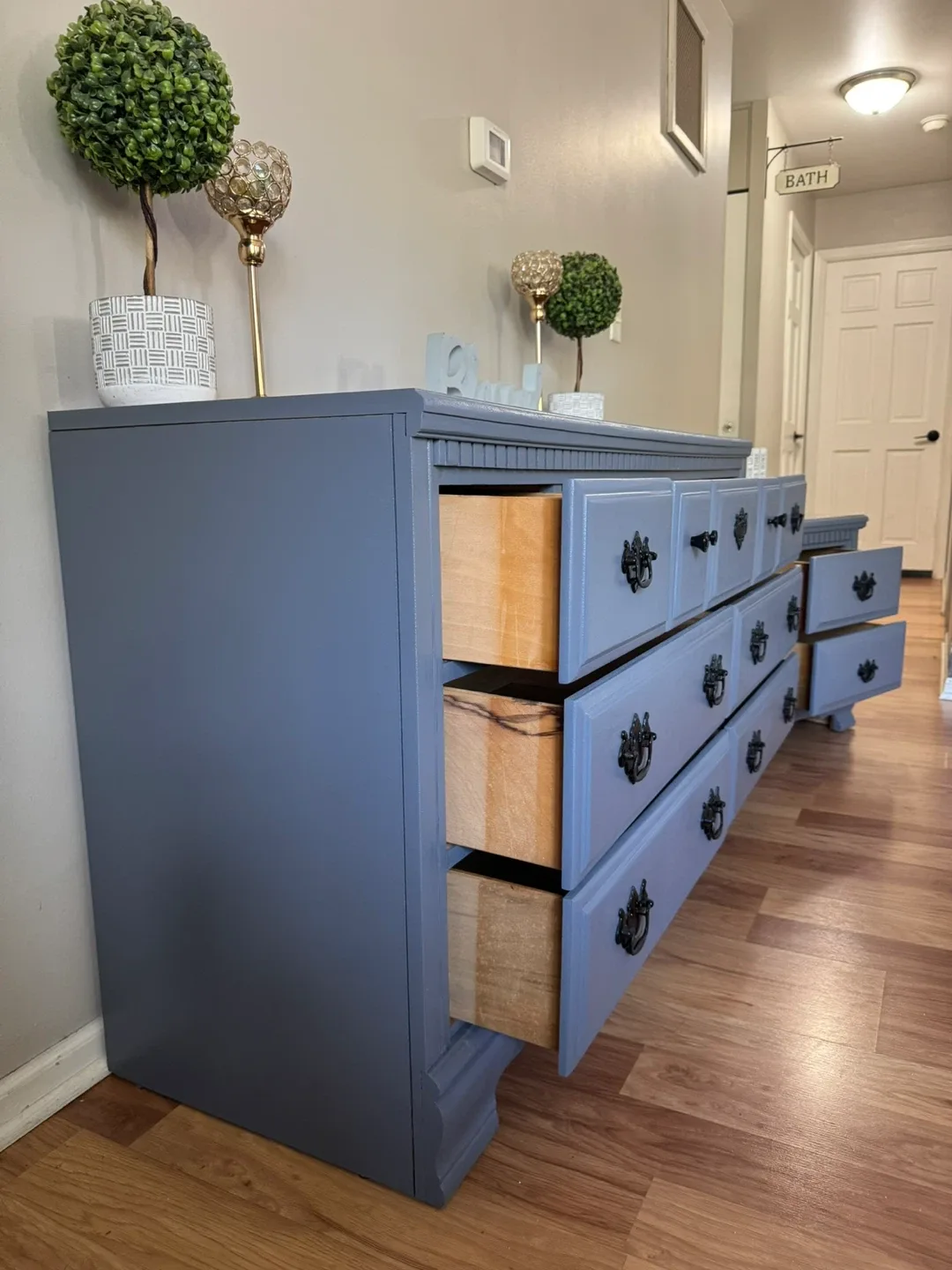 🩶🤎✨Beautiful solid dresser & nightstand✨🤎🩶 image indicator(3)