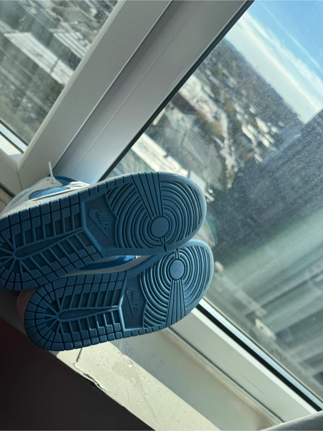 Air Jordan 1 Mid University Blue - Size US 8 - photo 2