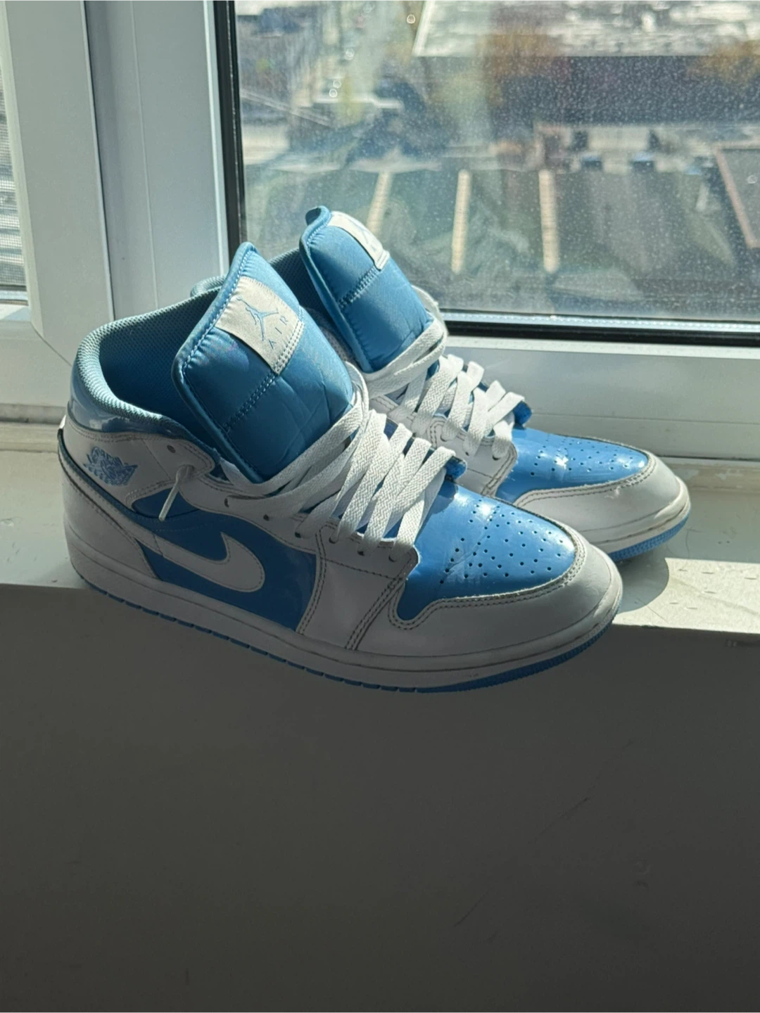 Air Jordan 1 Mid University Blue - Size US 8
