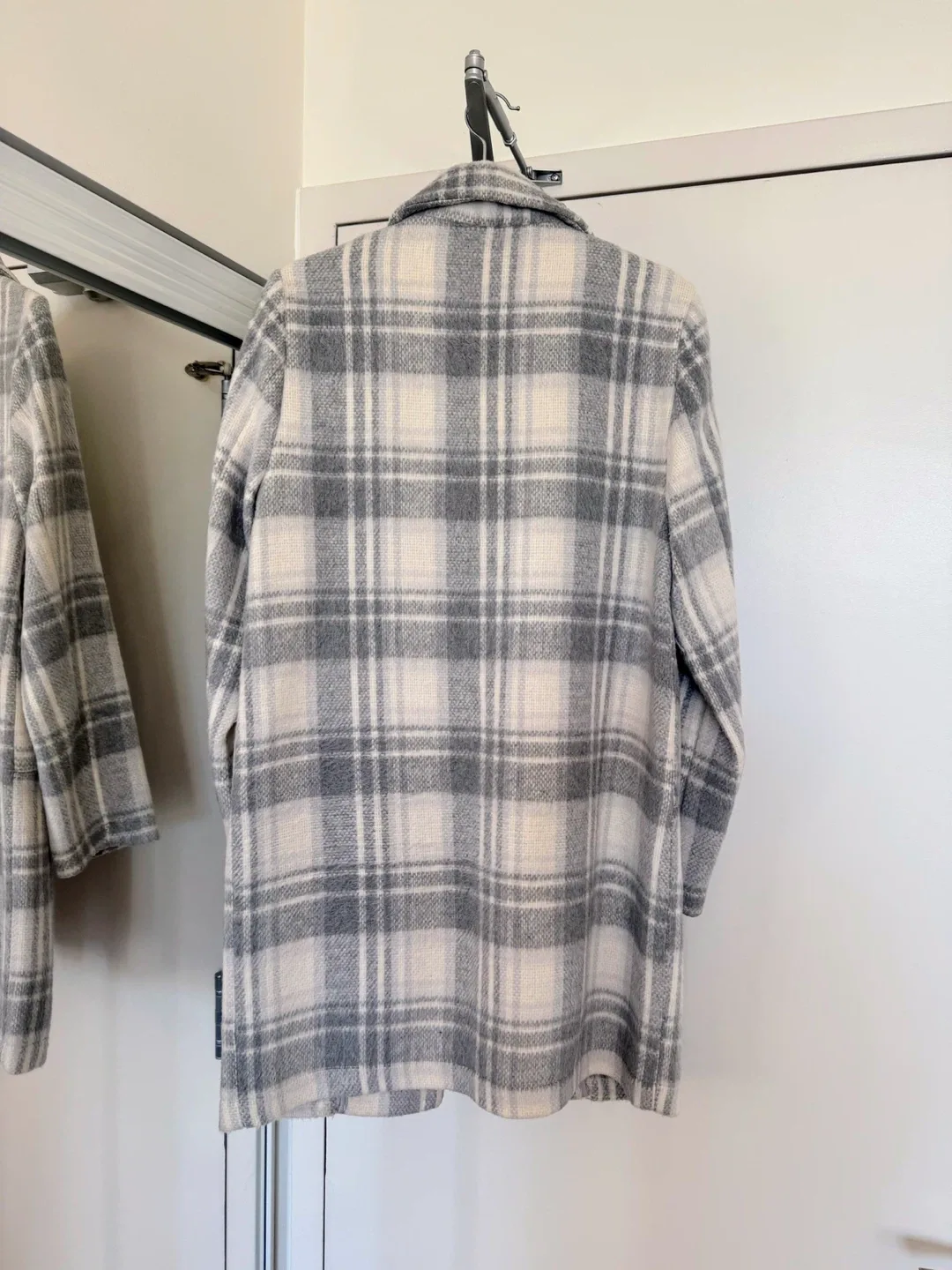 Grey & White Plaid Sweater Jacket Size L image indicator(2)