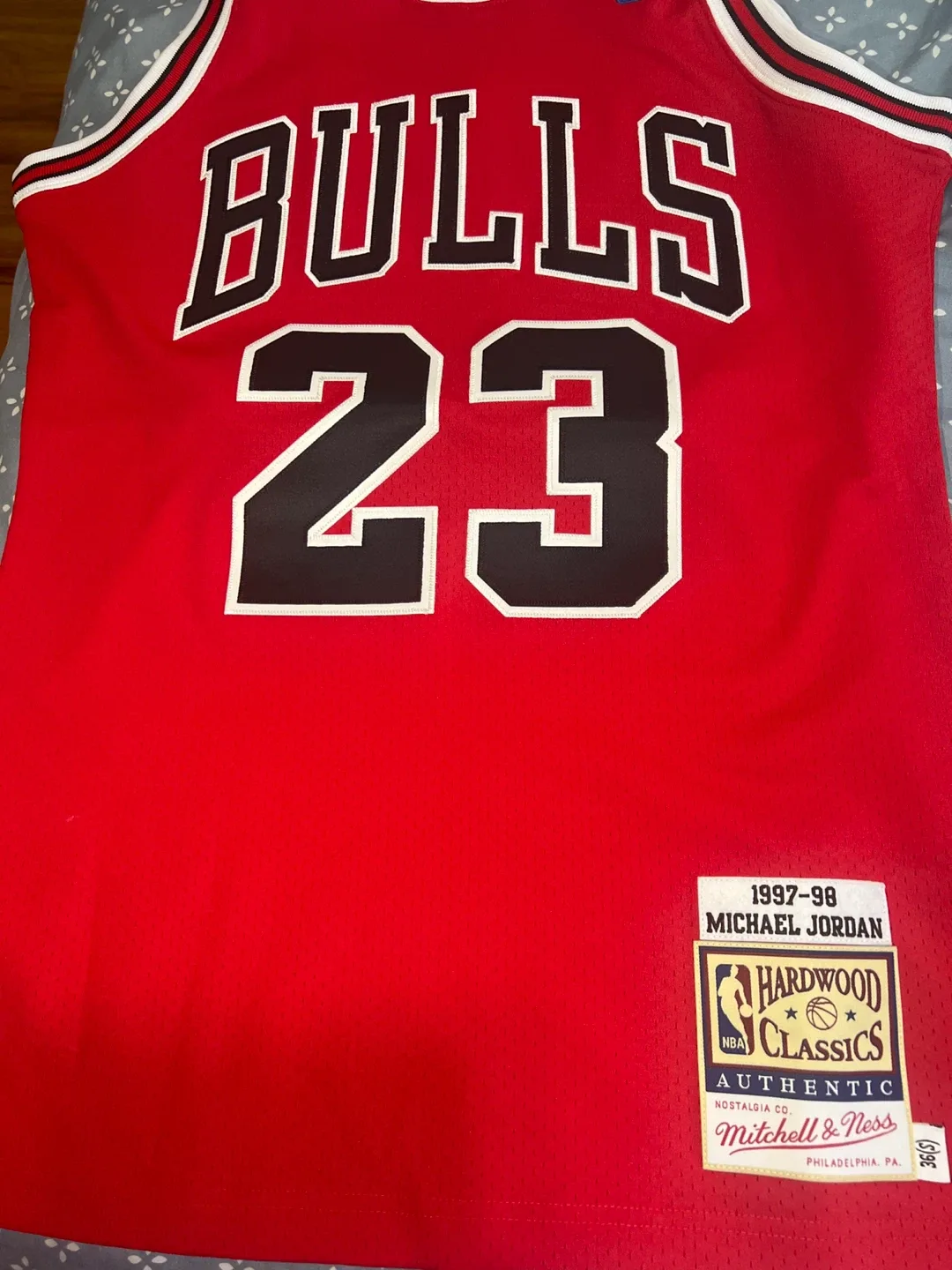 Mitchell & Ness Michael Jordan Bulls Jersey 1997-98 image indicator(4)