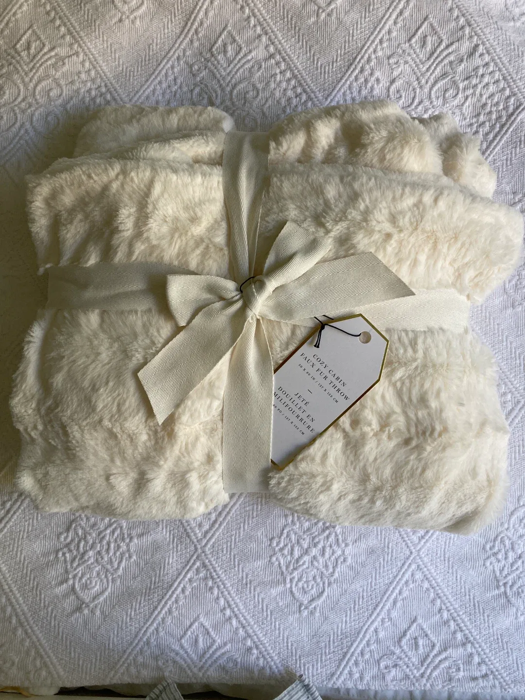 New Indigo Cozy Cabin Faux Fur Throw Blanket - Ivory