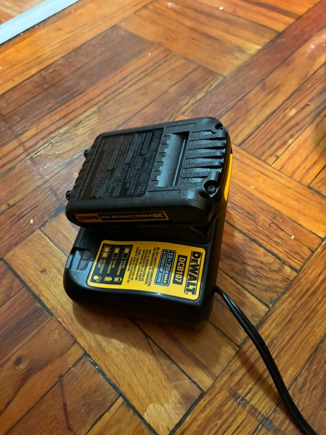 DeWalt 20V MAX Cordless Drill/Driver Combo Kit image indicator(2)