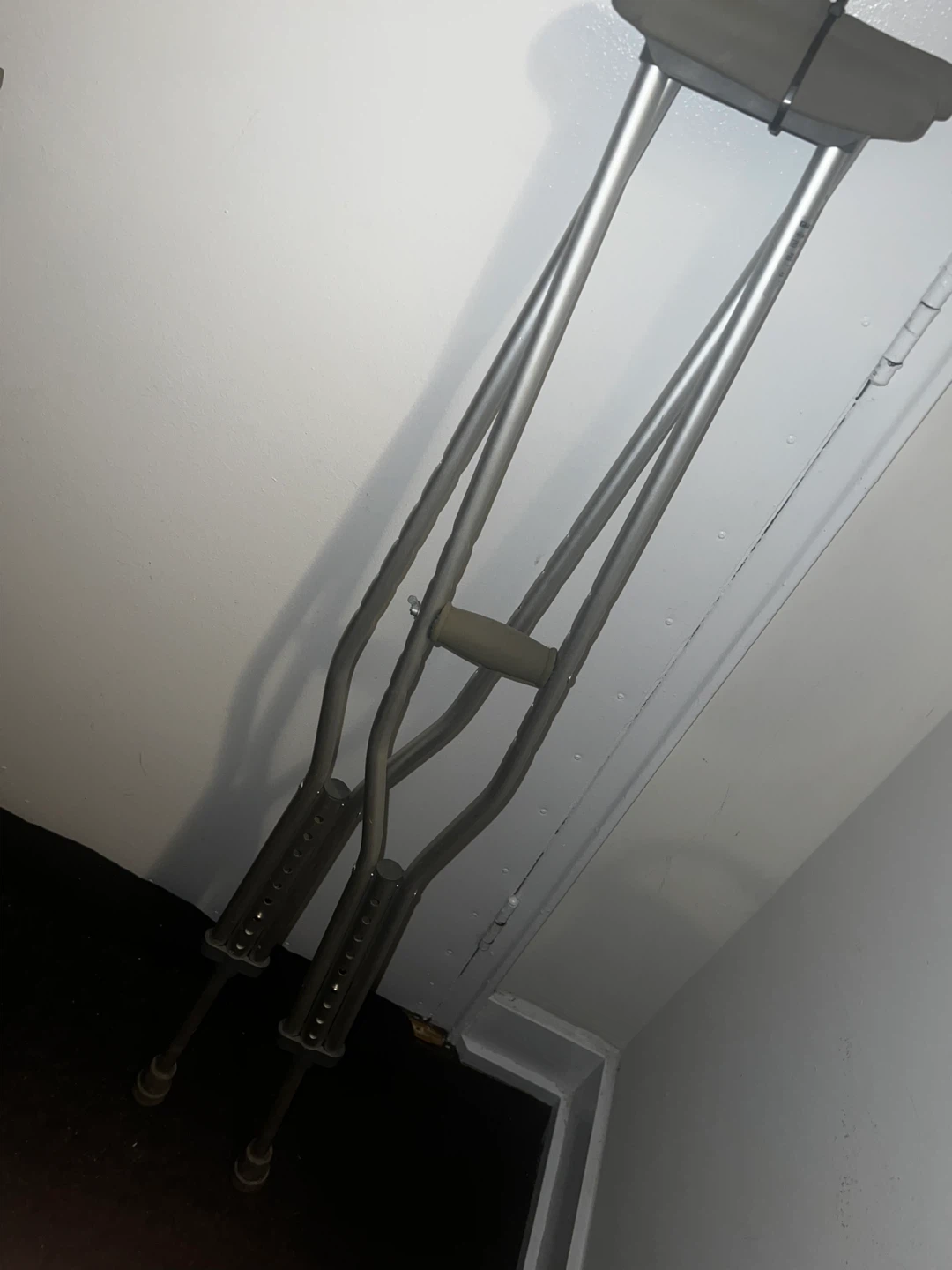 Adjustable Aluminum Crutches 🥕 - photo 2