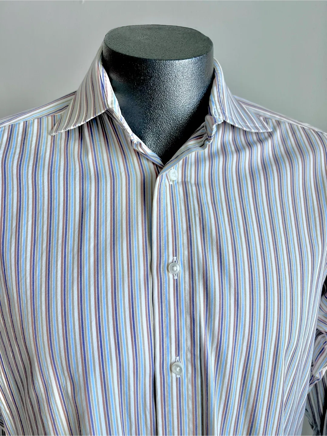 Men’s Burberry shirt image indicator(3)