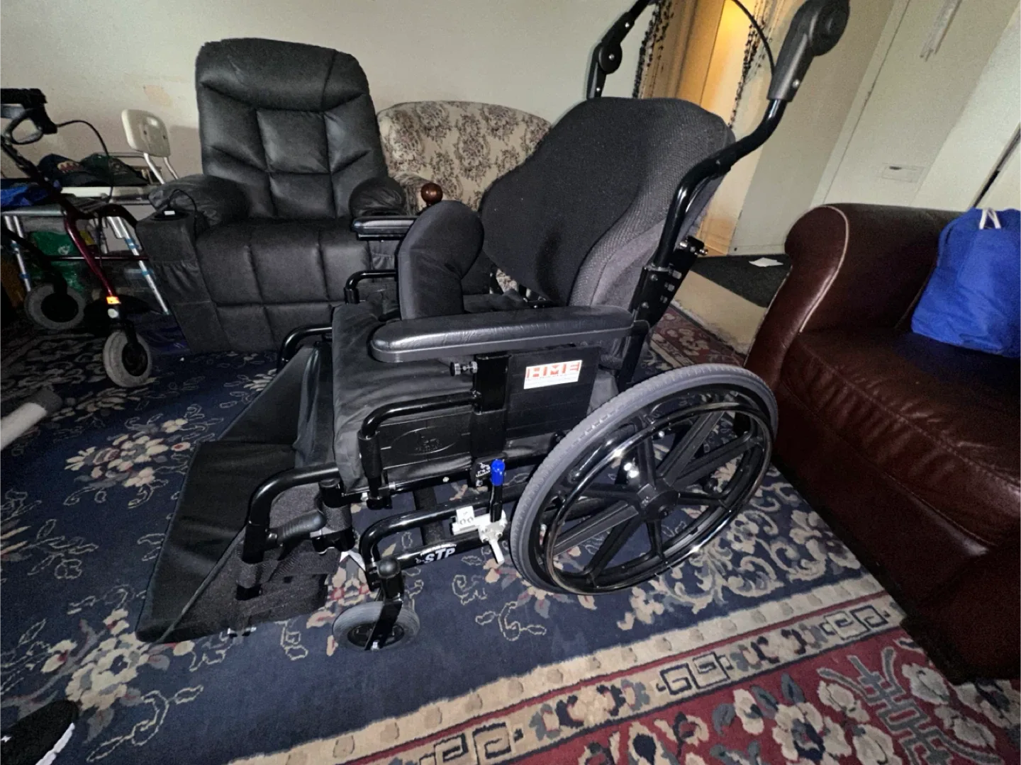 Invacare Fusion Manual Wheelchair - Black image indicator(3)