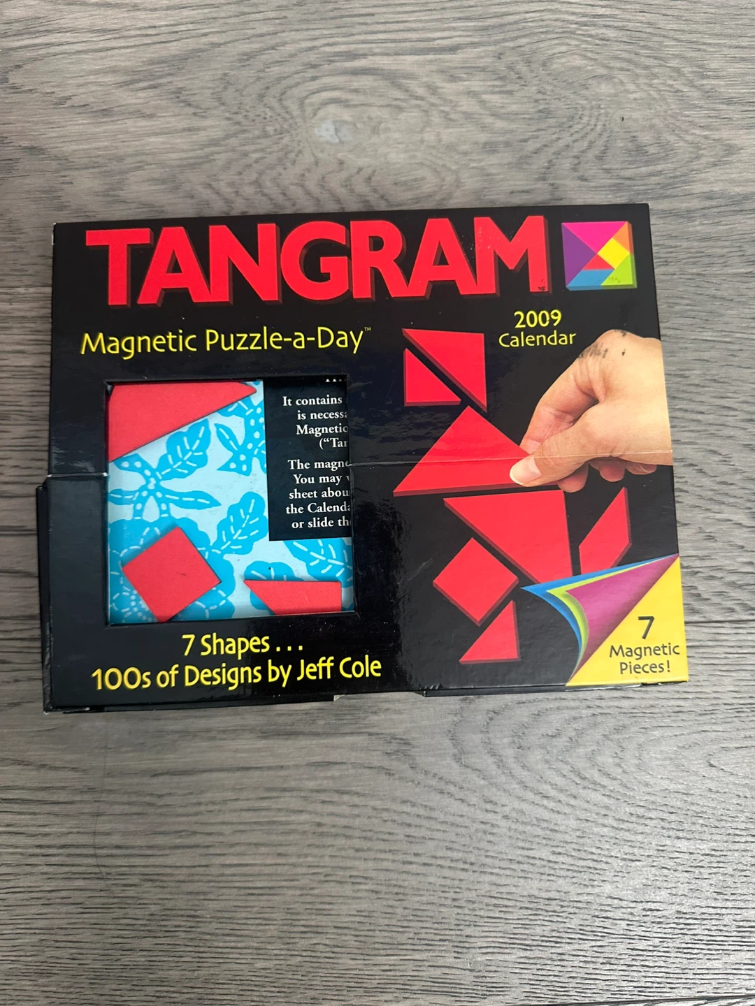 Tangram Magnetic Puzzle-a-Day Calendar