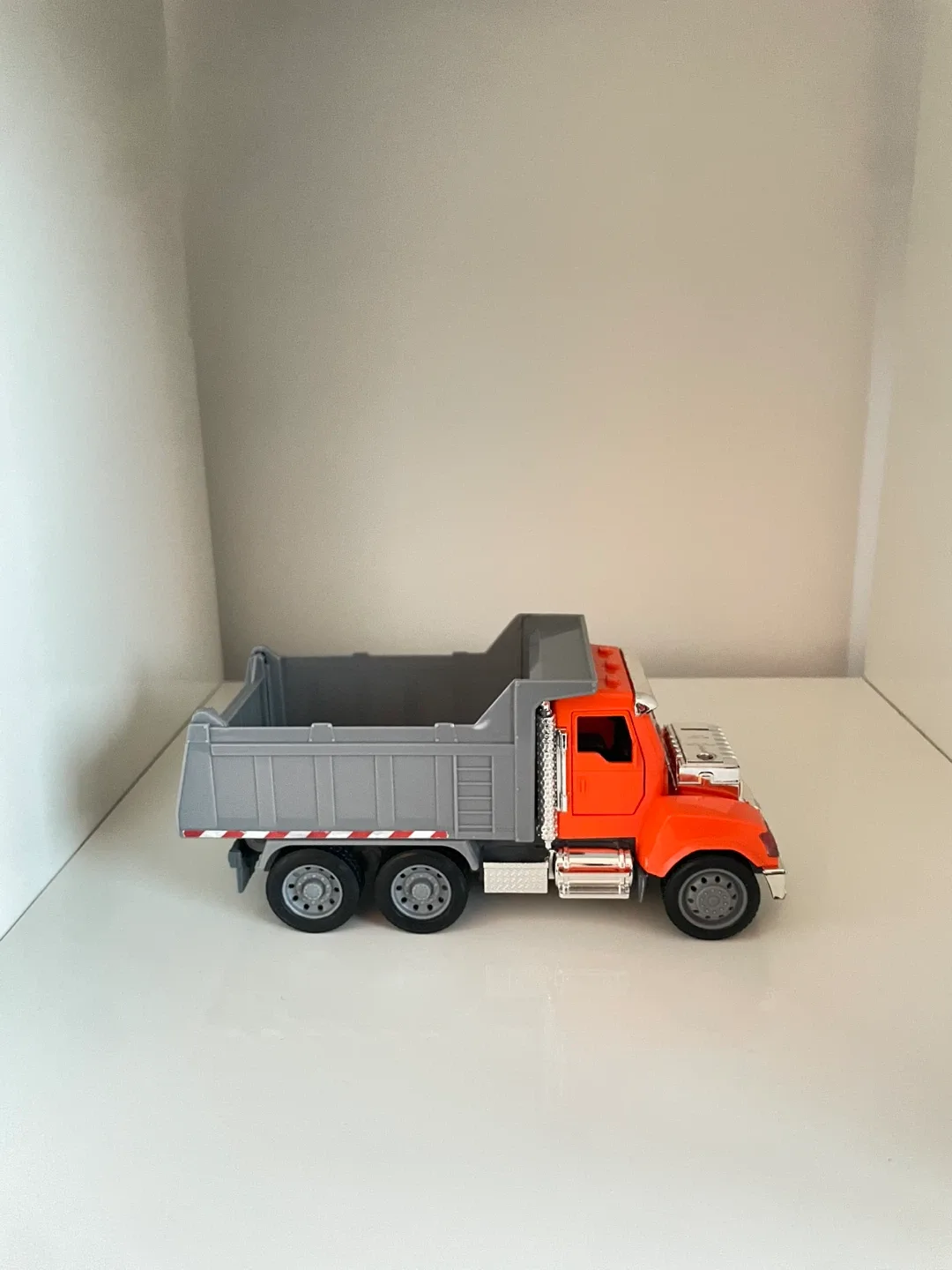 CAT Construction Toy Trucks image indicator(5)