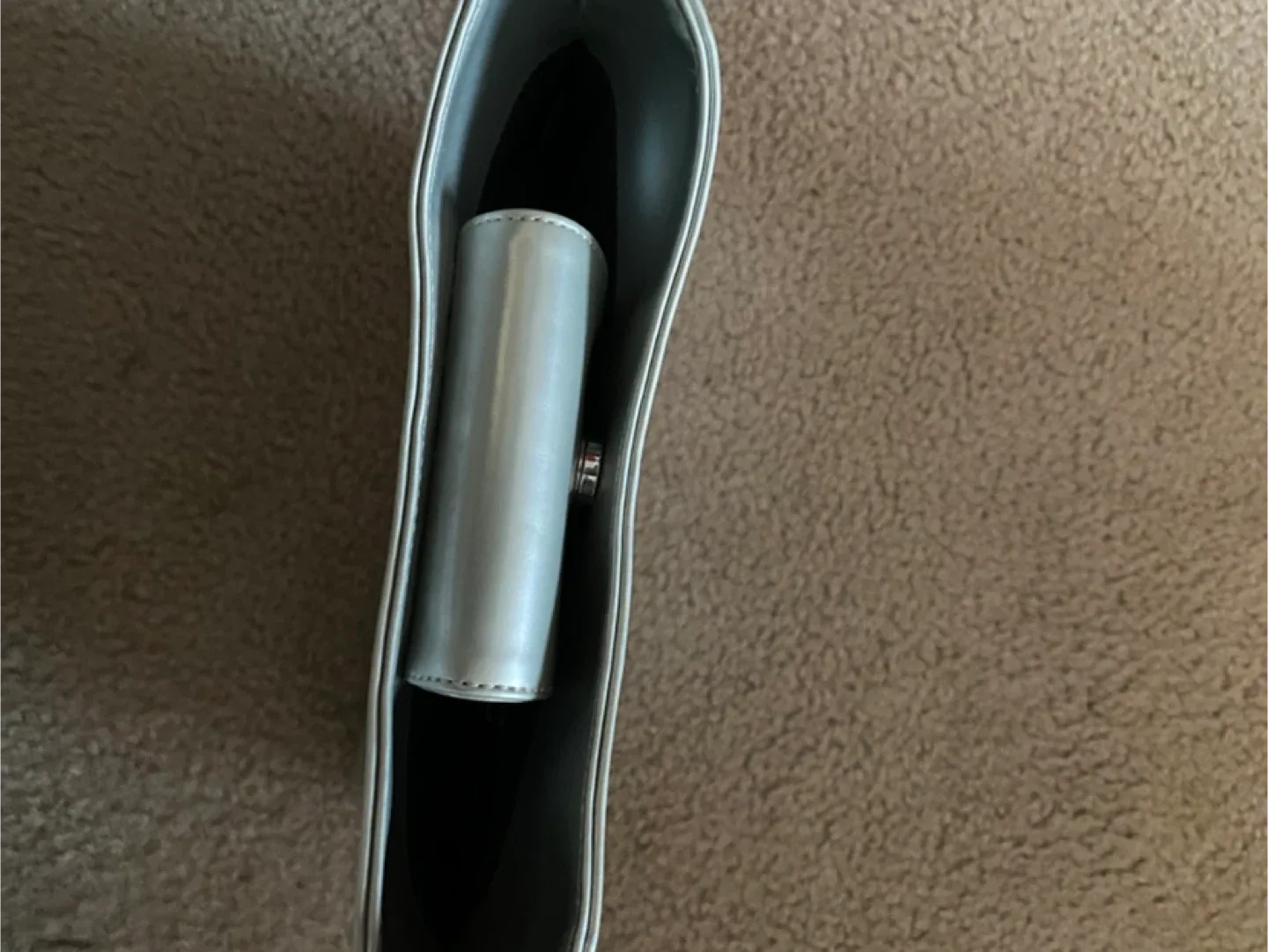 Guess Silver Shoulder Bag with feet image indicator(3)