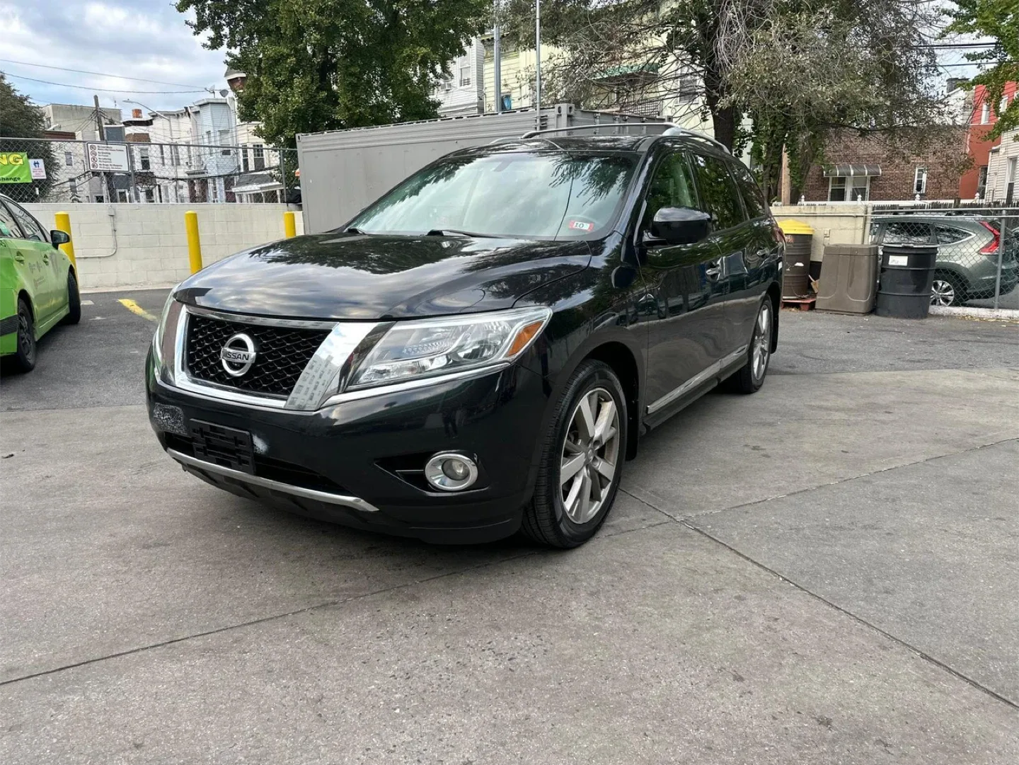 2015 Nissan pathfinder black thumbnail