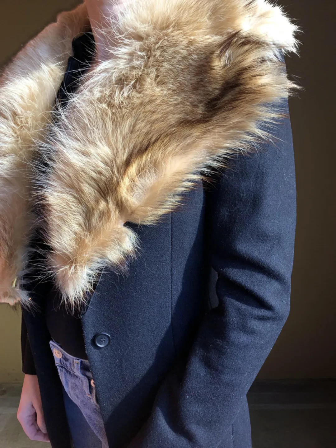 Stunning genuine racoon satin lined fur collar image indicator(3)