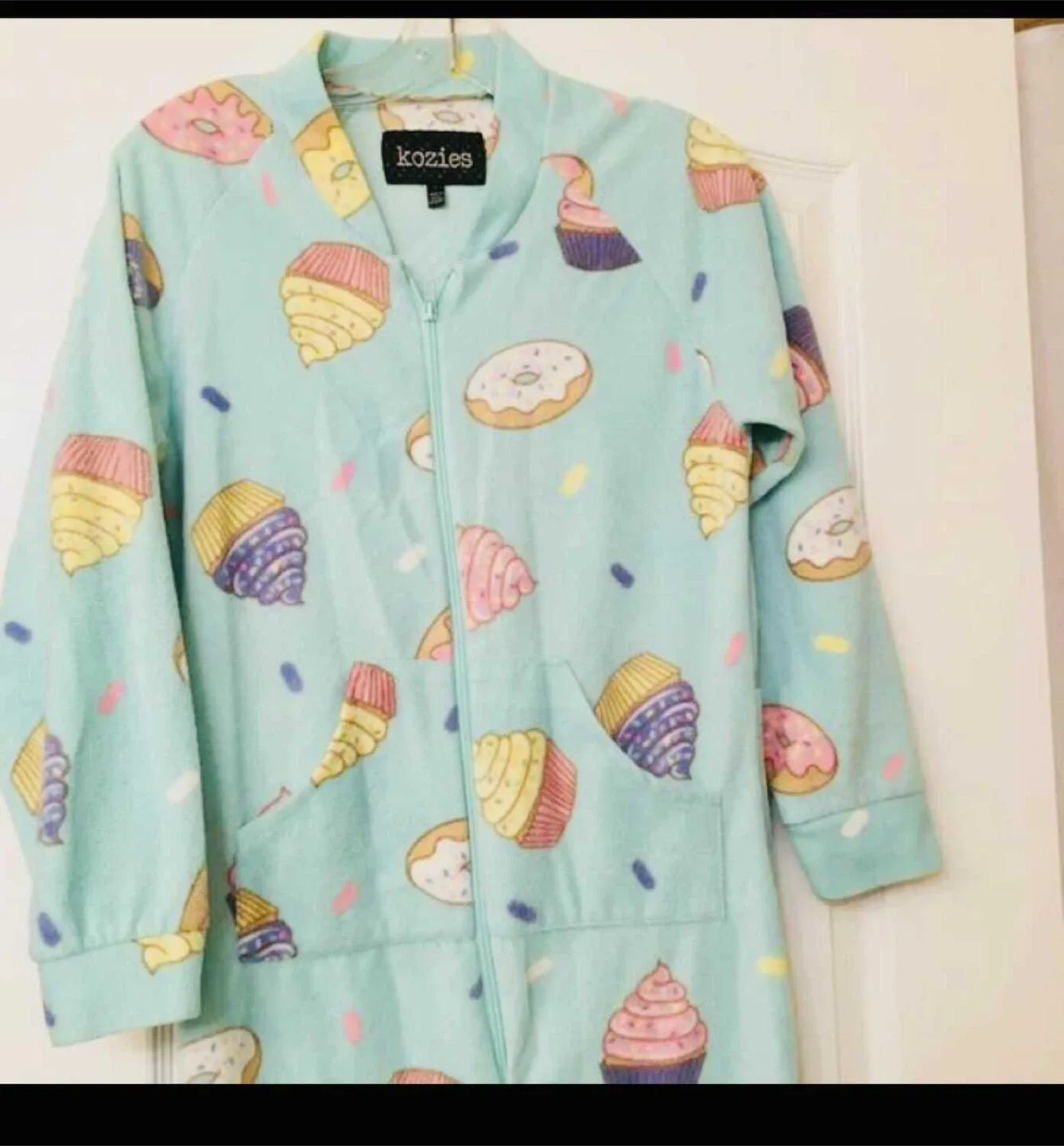 Brand new Cupcakes & Donuts fleece Onesie w non-skid feet image indicator(5)