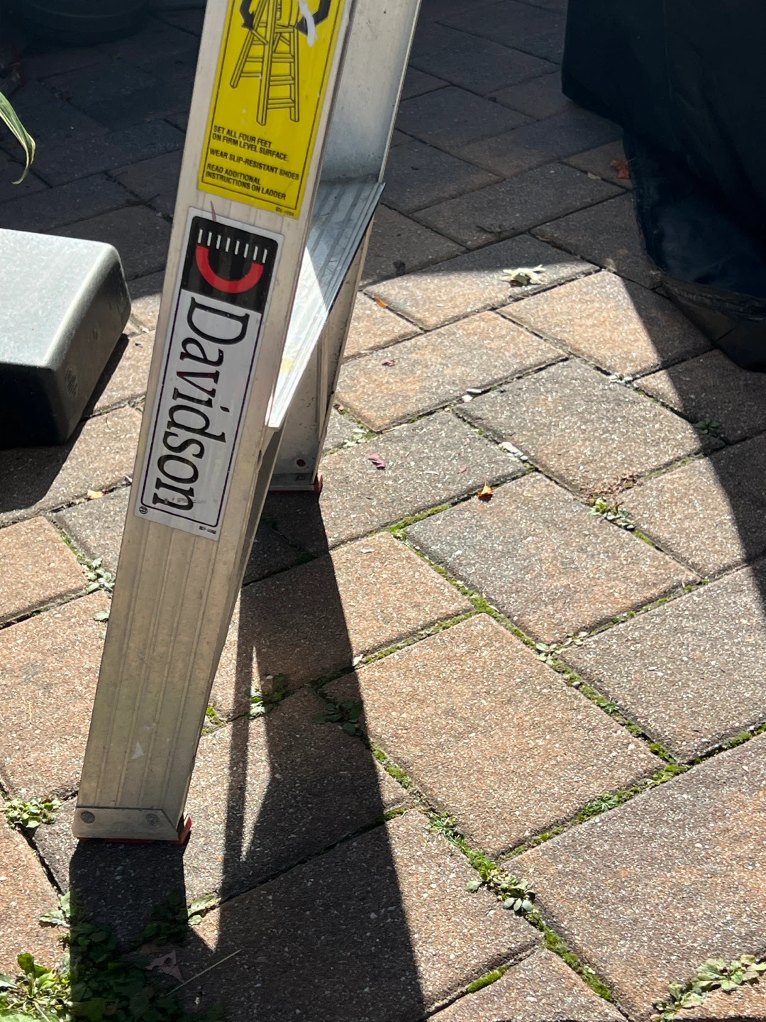 Davidson 4 ft Step Ladder - Model 527-04 - photo 3