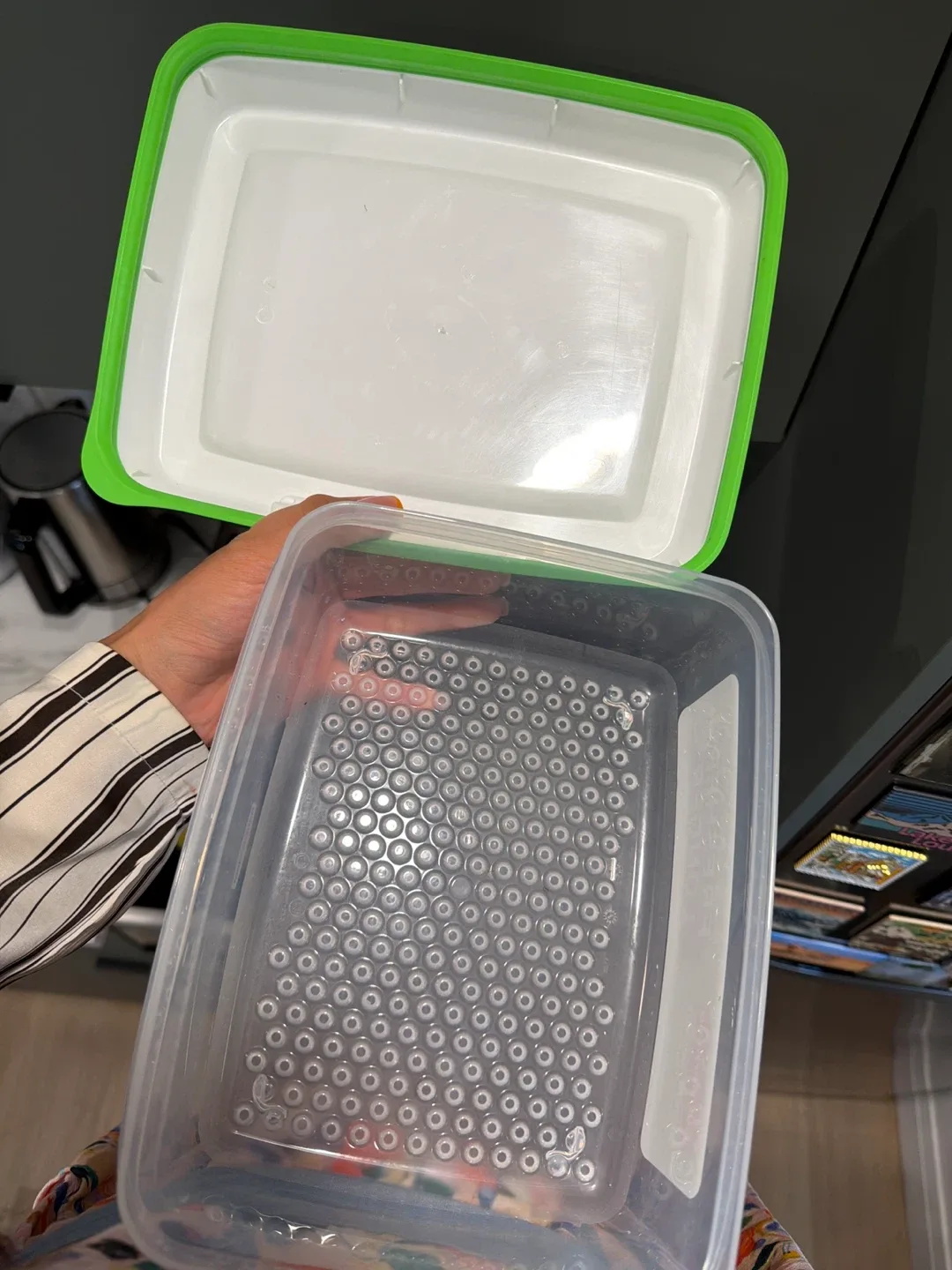 Rubbermaid FreshWorks Produce Saver Container image indicator(3)