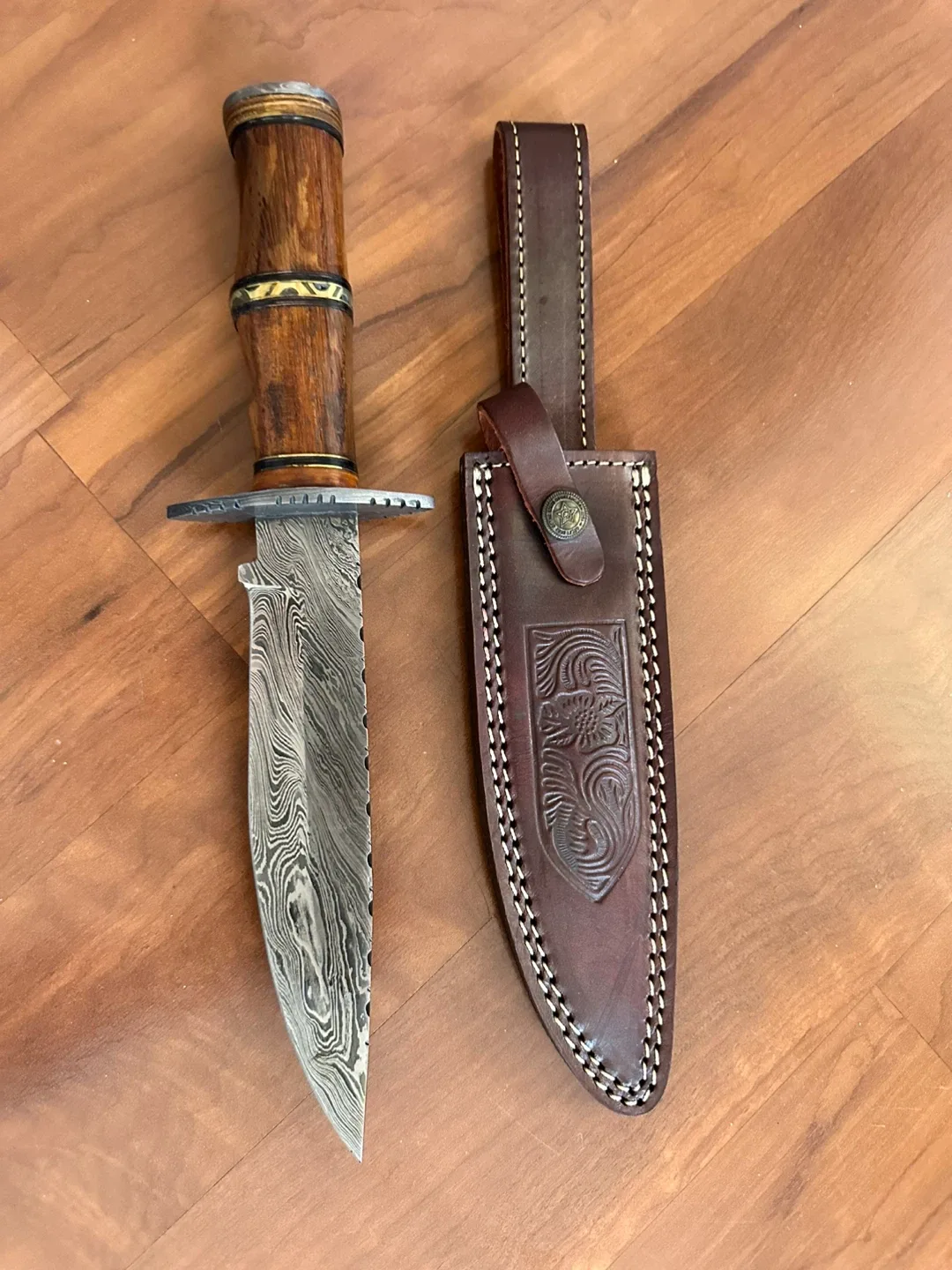Handmade Damascus Steel Knife with Leather Sheath image indicator(3)