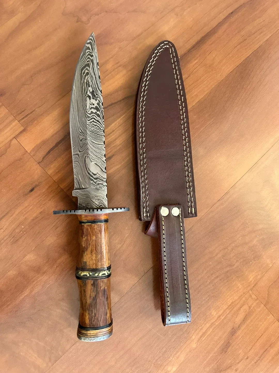 Handmade Damascus Steel Knife with Leather Sheath image indicator(2)