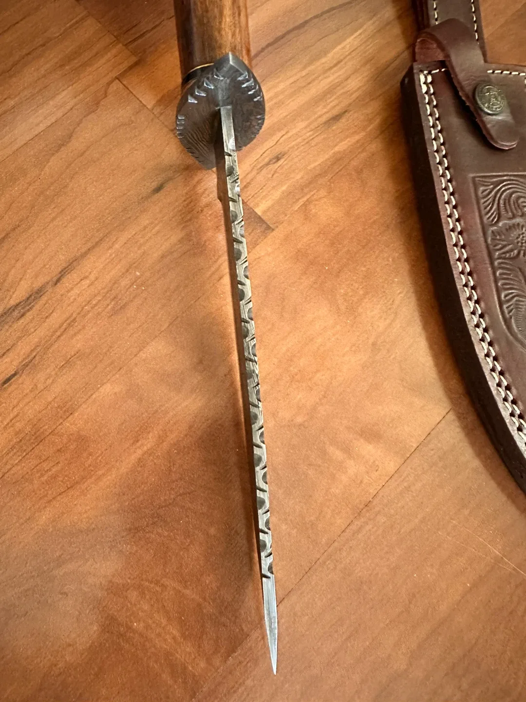 Handmade Damascus Steel Knife with Leather Sheath image indicator(10)