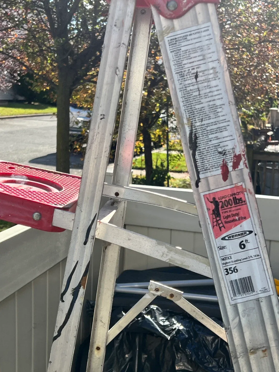 Werner 6 ft. Aluminum Step Ladder image indicator(2)