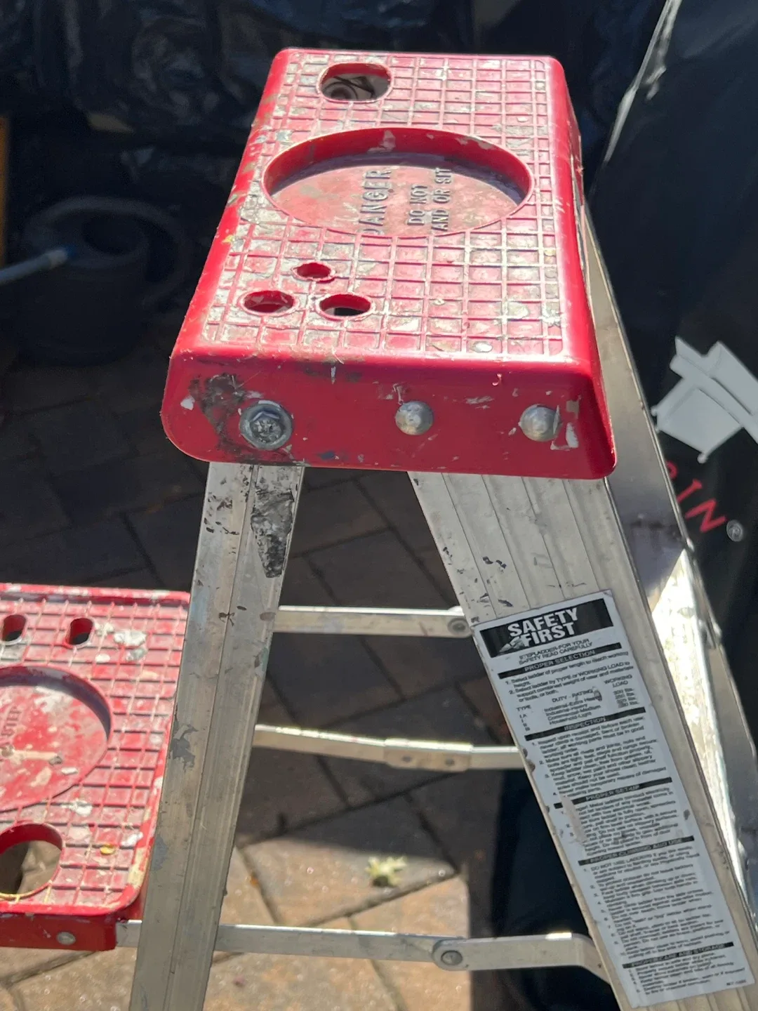 Werner 6 ft. Aluminum Step Ladder image indicator(3)