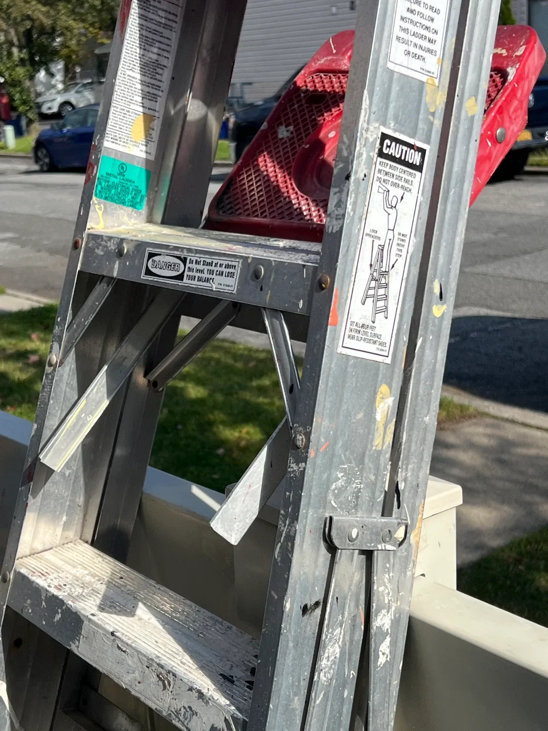 Werner 6 ft. Aluminum Step Ladder image indicator(4)