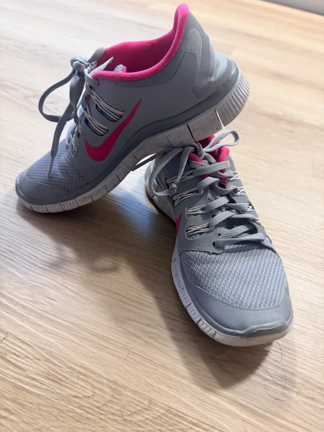 Women’s Nike Free 5.0 Grey & Pink Shoes (Size 7) thumbnail