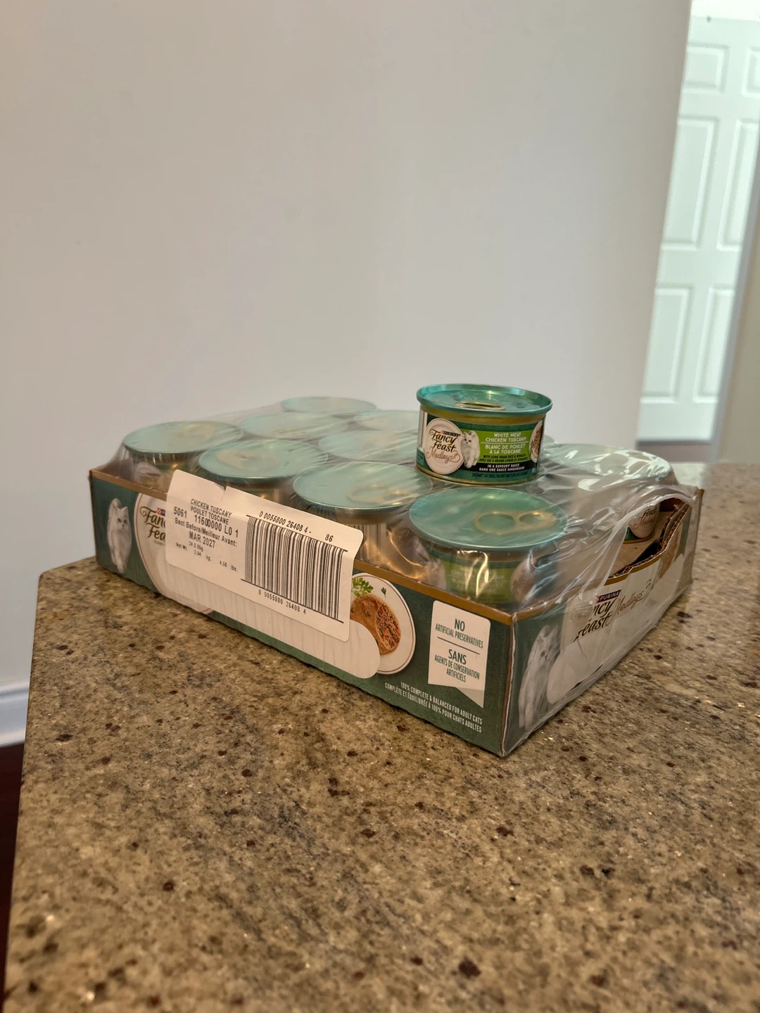 Fancy feast wet cat food (24 cans)