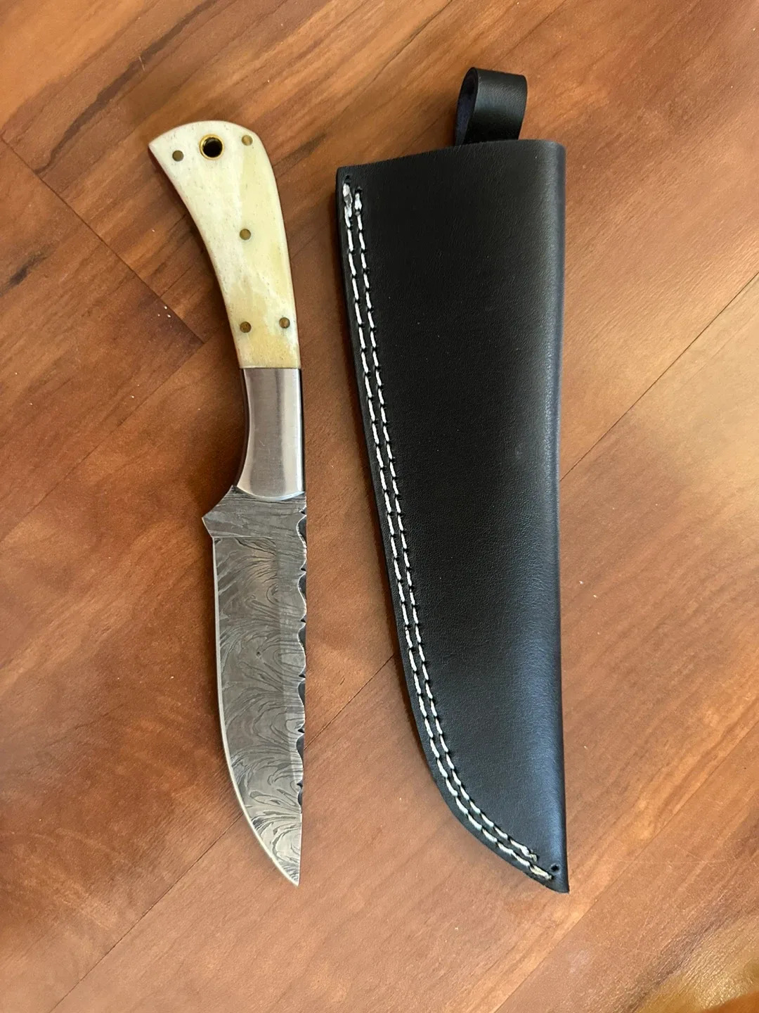 Damascus Steel Hunting Knife with Sheath image indicator(3)