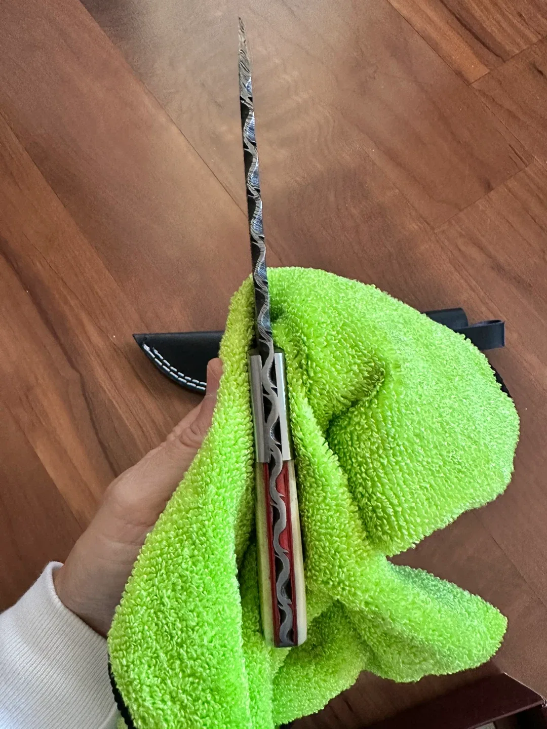 Damascus Steel Hunting Knife with Sheath image indicator(7)