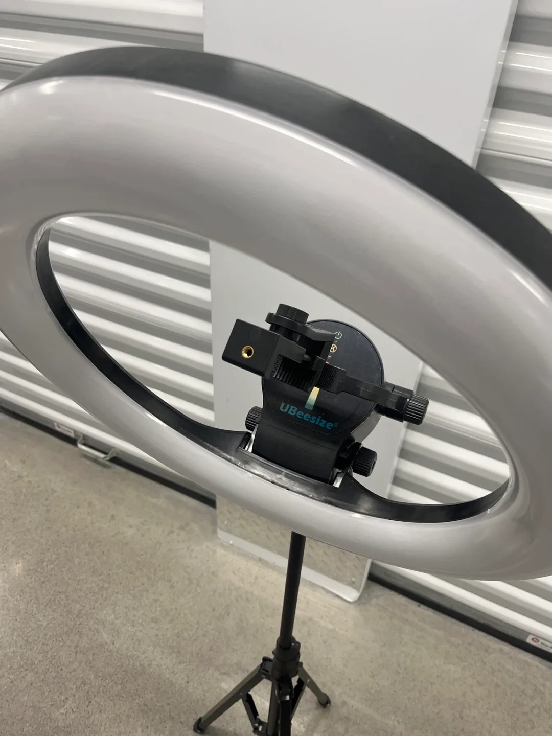 UBeesize Ring Light with Tripod image indicator(4)