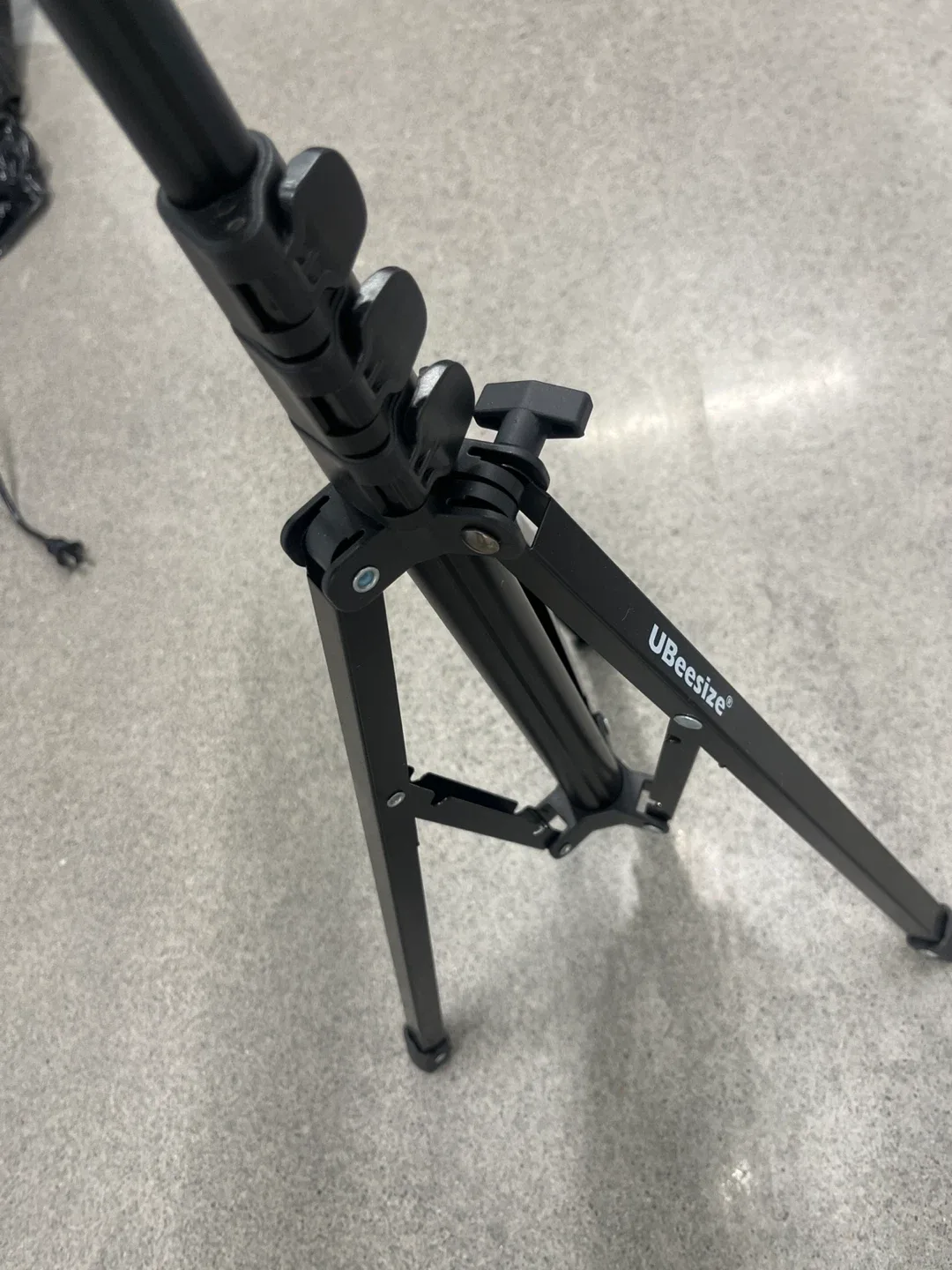 UBeesize Ring Light with Tripod image indicator(3)