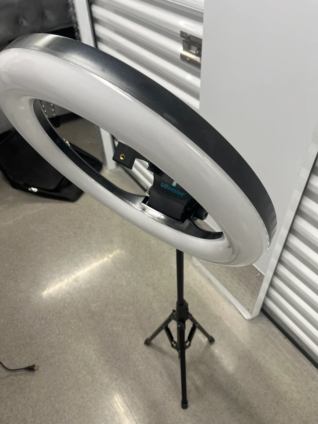 UBeesize Ring Light with Tripod image indicator(2)