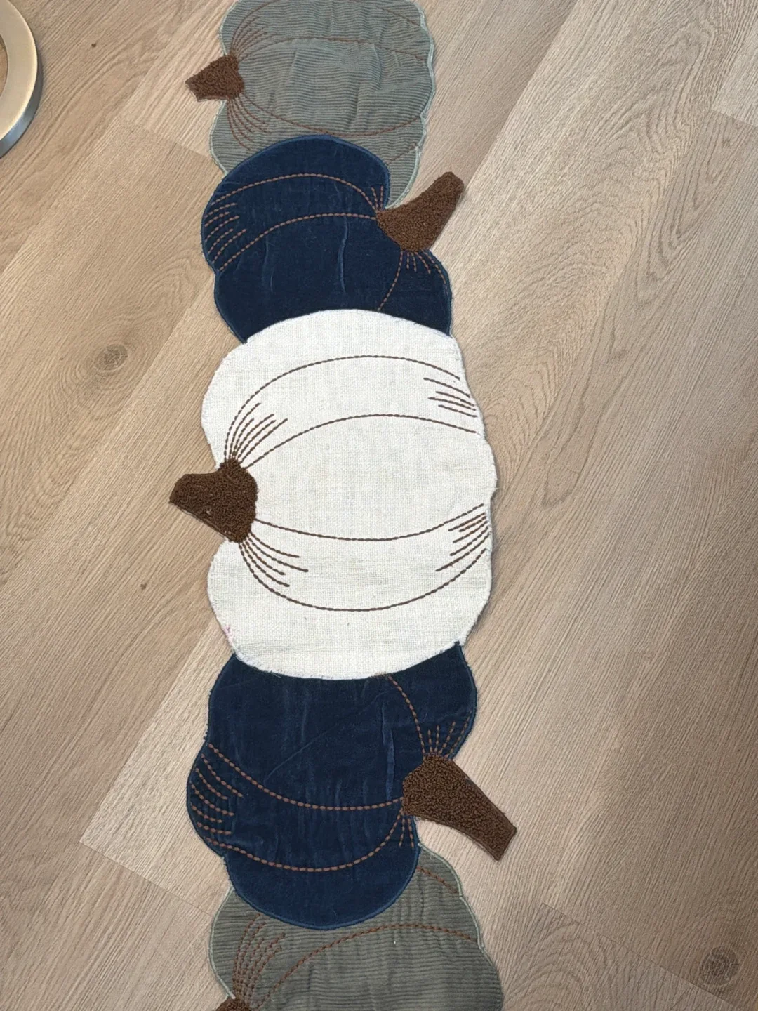 Shabby Chic Pumpkin Table Runner image indicator(2)