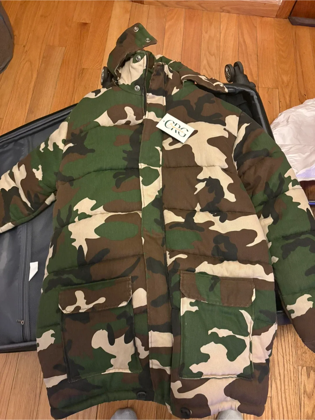 CRG Camo Puffer Jacket - Size L image indicator(3)