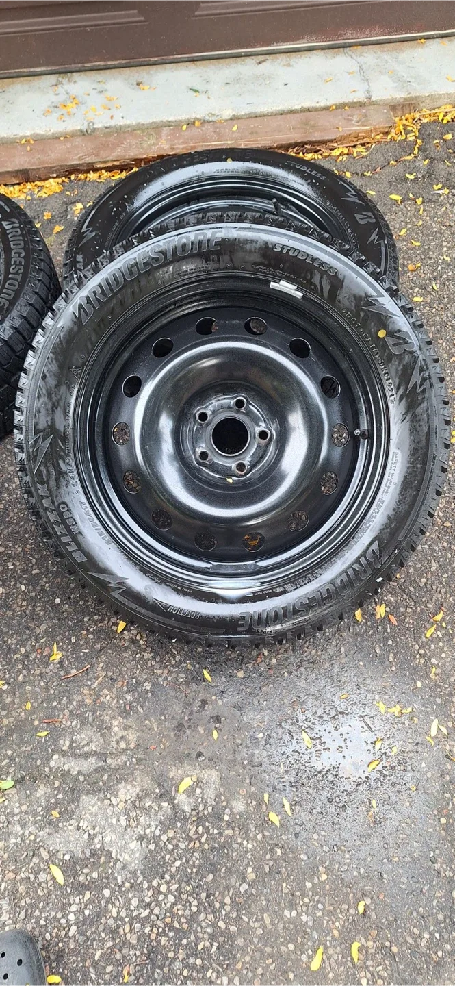 Bridgestone Blizzak Winter Tires image indicator(2)