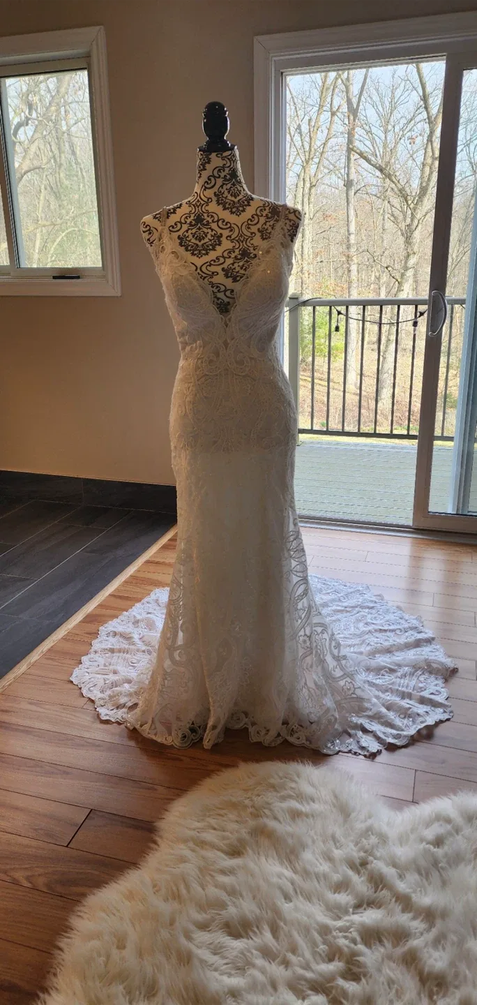 Allure Bridal Wedding Dress - Lace, Mermaid Style image indicator(2)