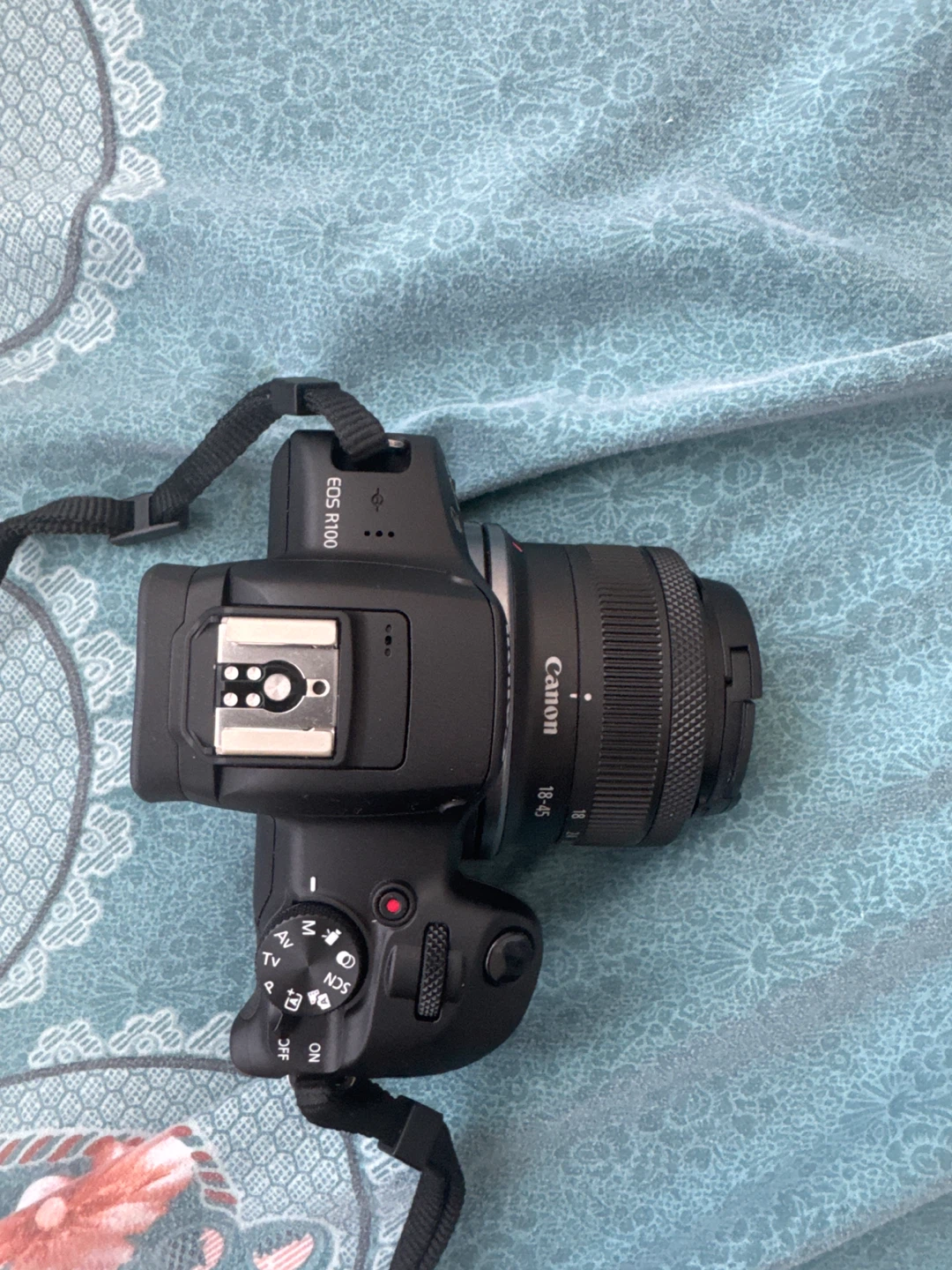 Canon EOS R100 Camera - photo 2