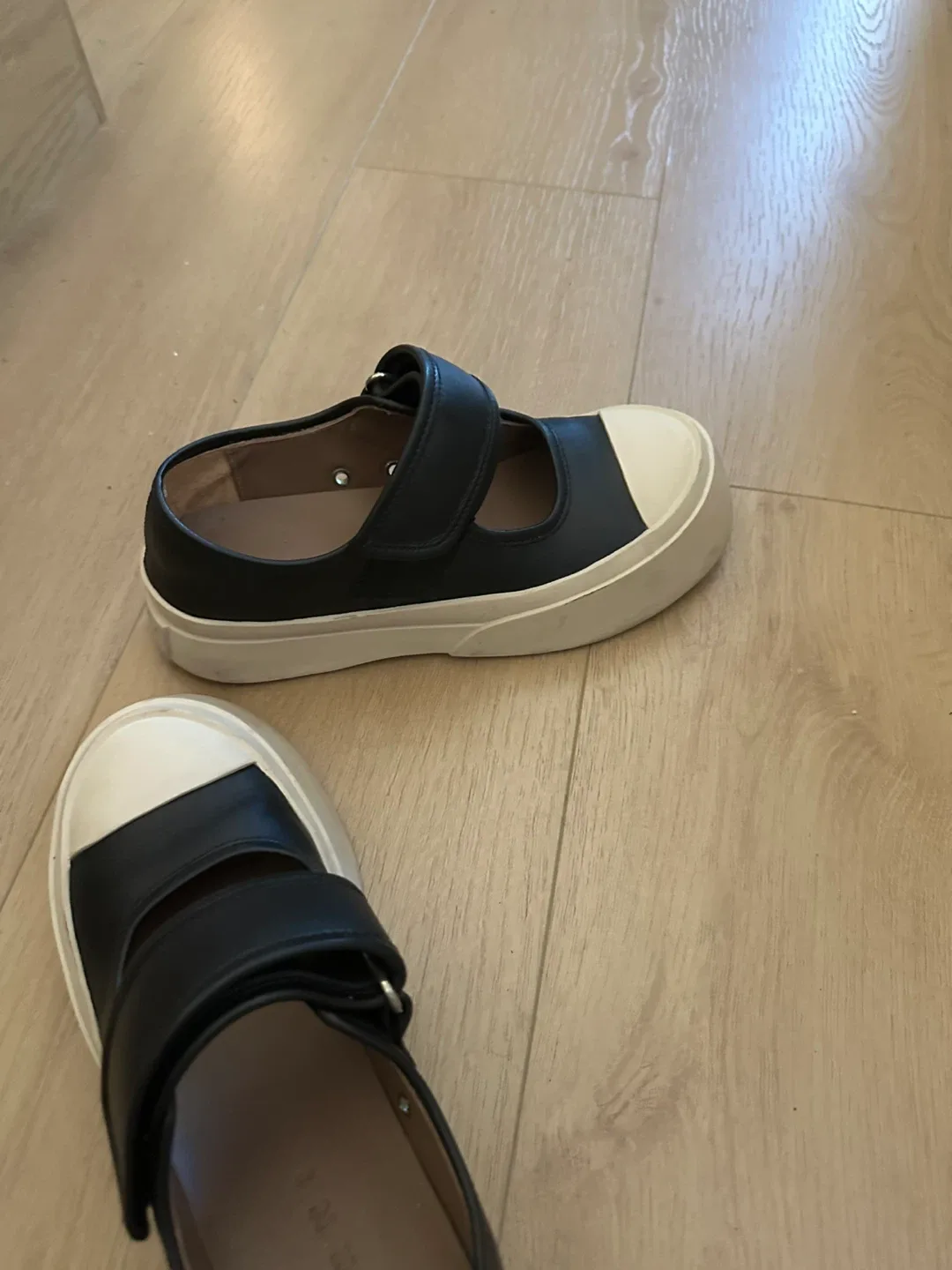 Marni Black Leather Mary Jane Shoes image indicator(2)