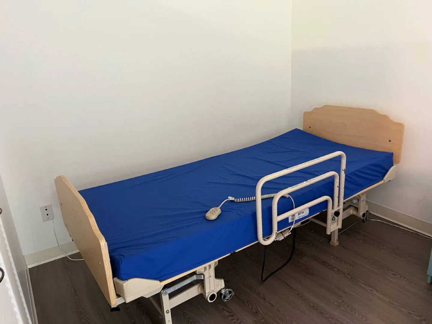Adjustable Hospital Bed image indicator(2)