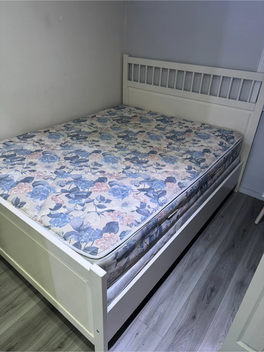 Queen size high quality foam mattress and box bed
