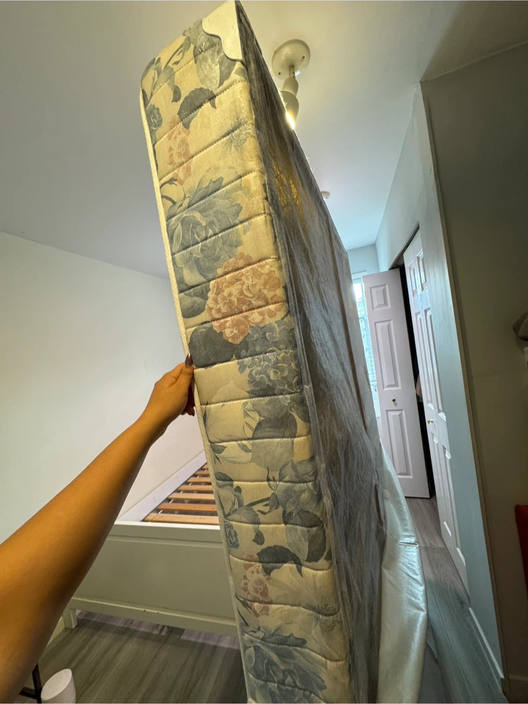 Queen size high quality foam mattress and box bed - photo 3