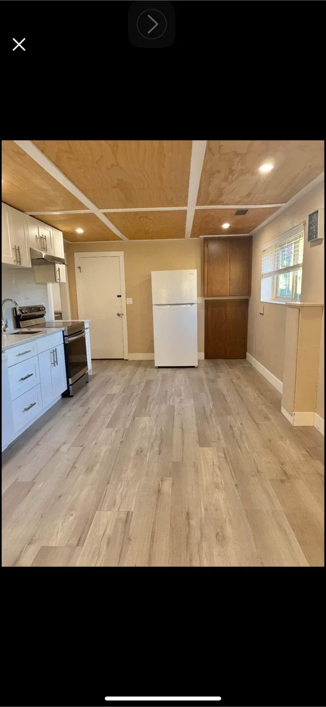 One bedroom basement for rent image indicator(2)