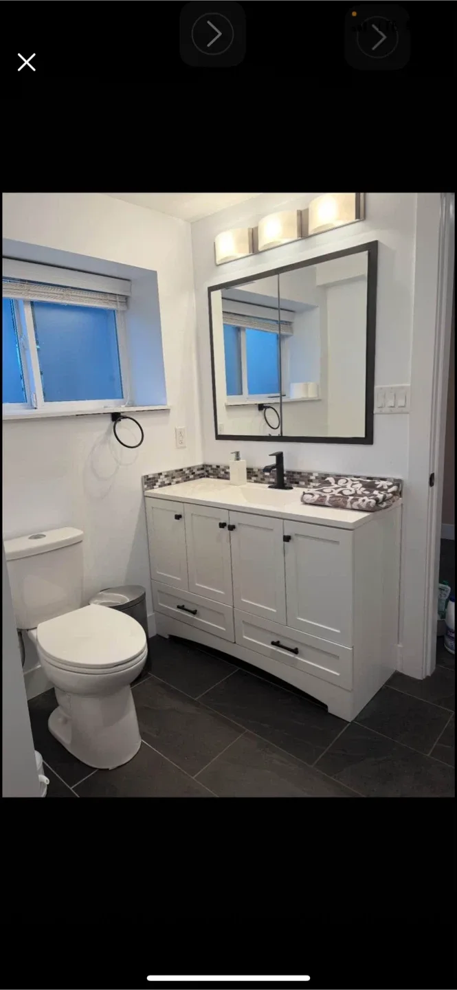 One bedroom basement for rent image indicator(5)