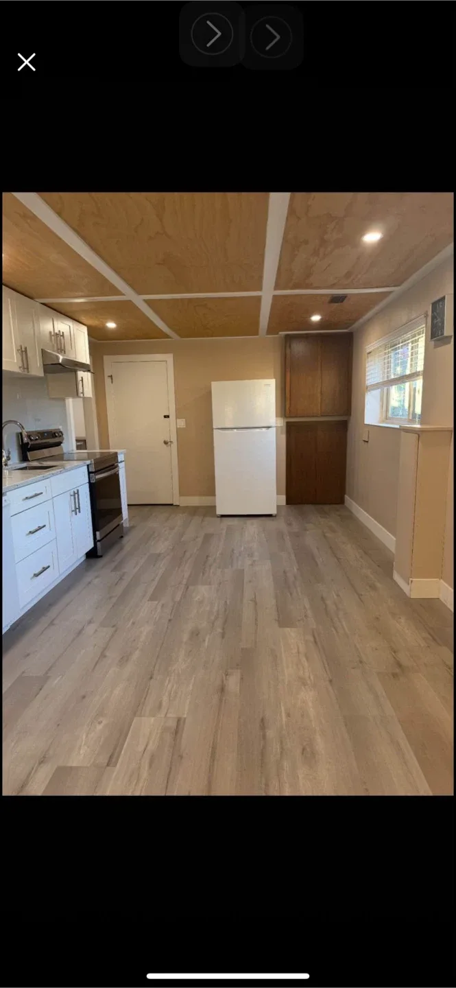 One bedroom basement for rent image indicator(6)