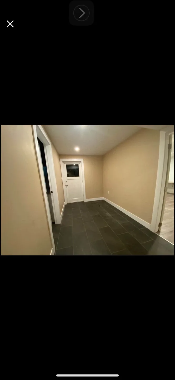 One bedroom basement for rent image indicator(8)