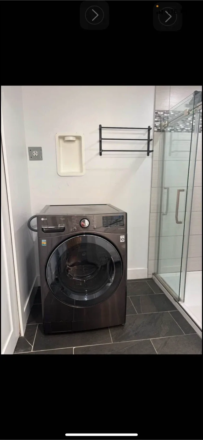 One bedroom basement for rent image indicator(9)