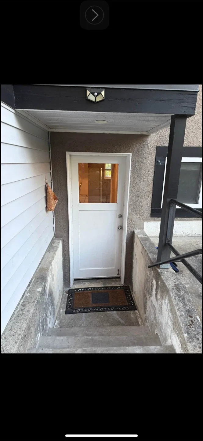 One bedroom basement for rent image indicator(10)