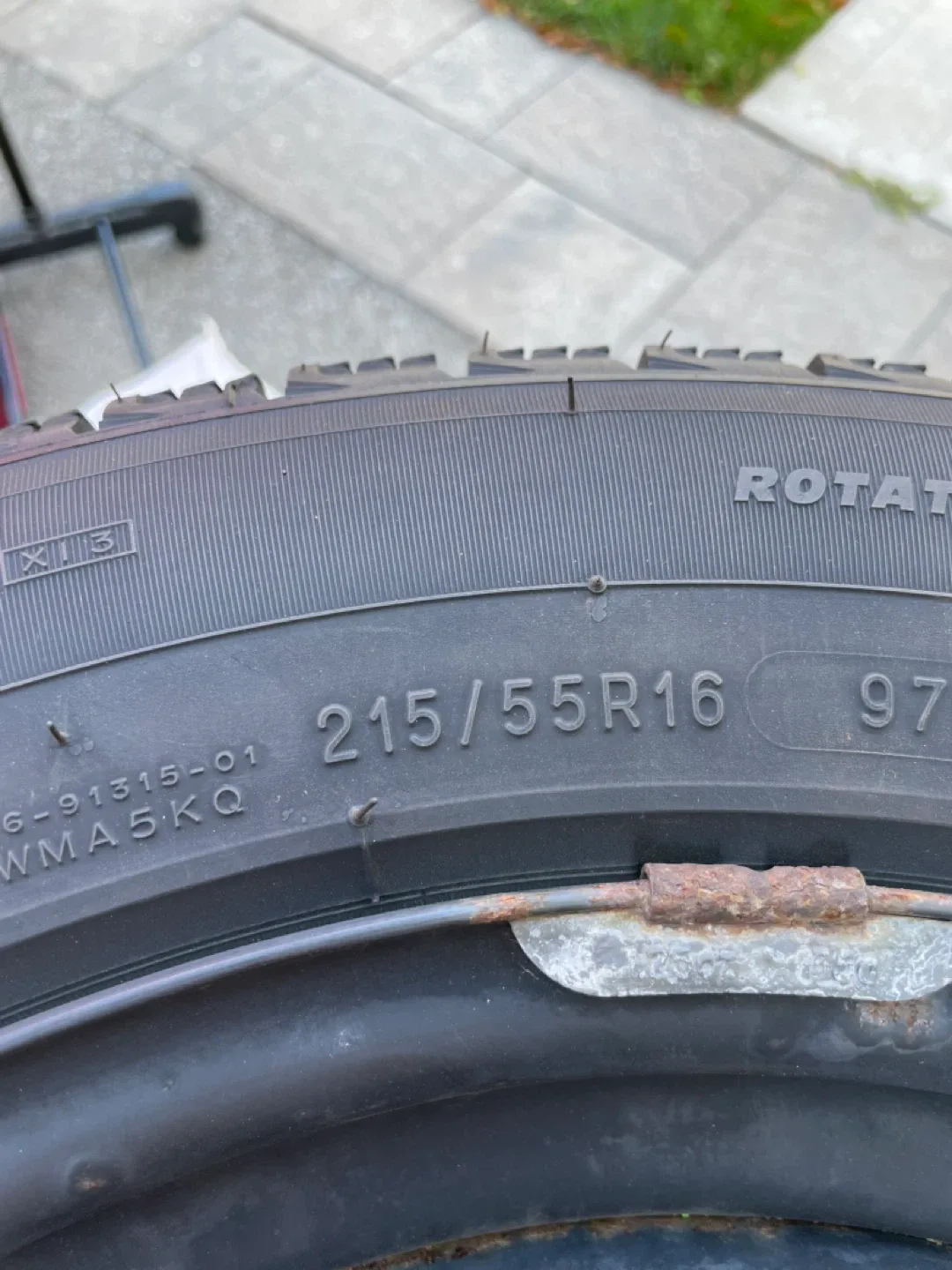 Michelin X-Ice 215/55R16 Winter Tire on Rim image indicator(2)