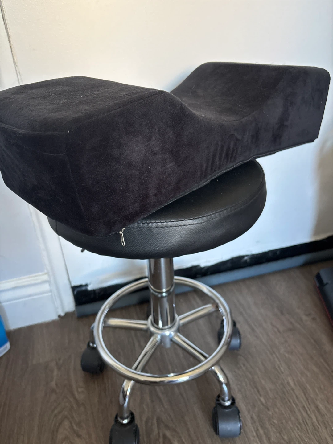 Black Rolling Swivel Stool - photo 3