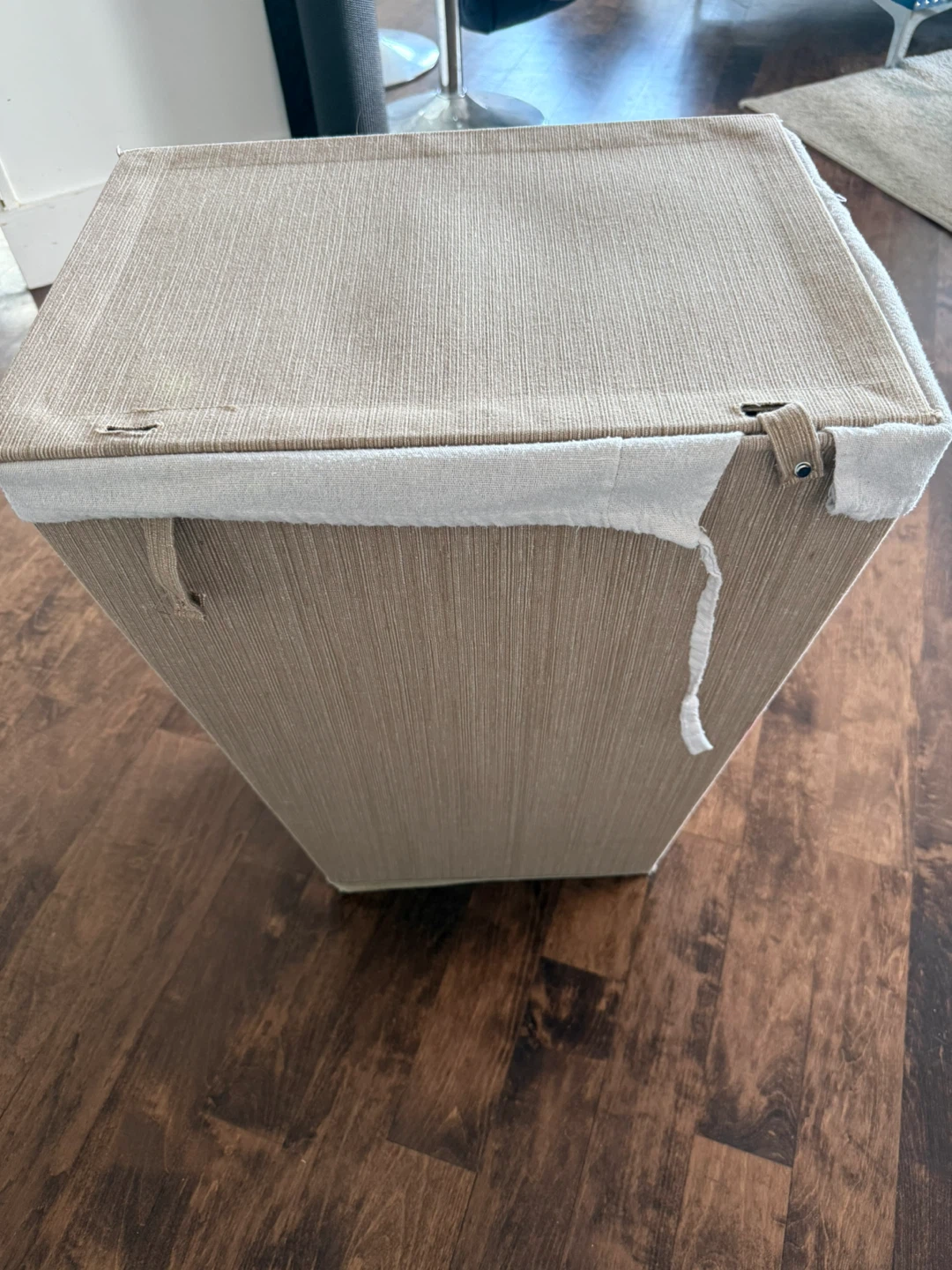 Lidded Laundry Hamper - photo 2