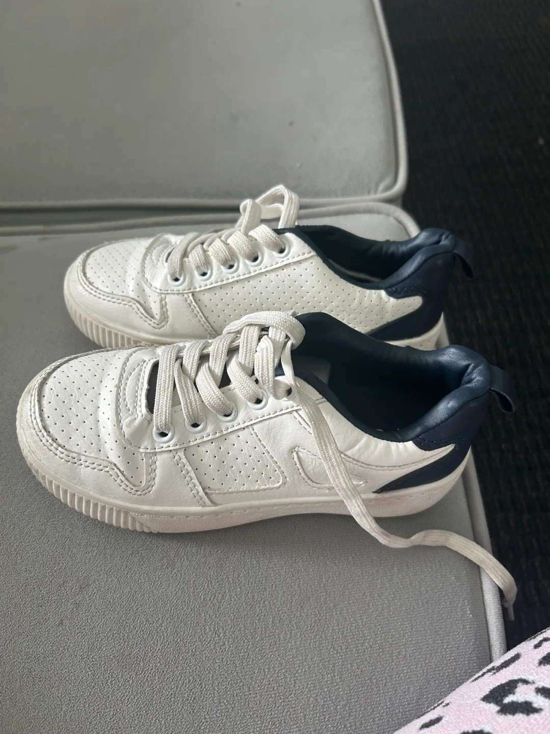 Kids' Adidas & Converse Shoes image indicator(4)